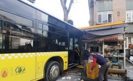 Beyoğlu’nda korkunç kaza! İETT otobüsü büfeye daldı