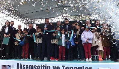 Eyüpsultan’ın yüzme havuzları, Gençlik ve Spor Bakanı Dr. Mehmet Muharrem Kasapoğlu tarafından açıldı