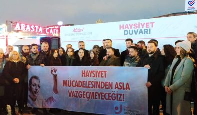 CHP’li gençlerden “Haysiyet Duvarı” önünde protesto!