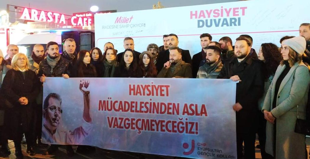 CHP’li gençlerden “Haysiyet Duvarı” önünde protesto!