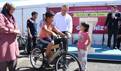 Gaziosmanpaşa Belediyesi Depremzede Çocuklara Bisiklet Hediye Etti
