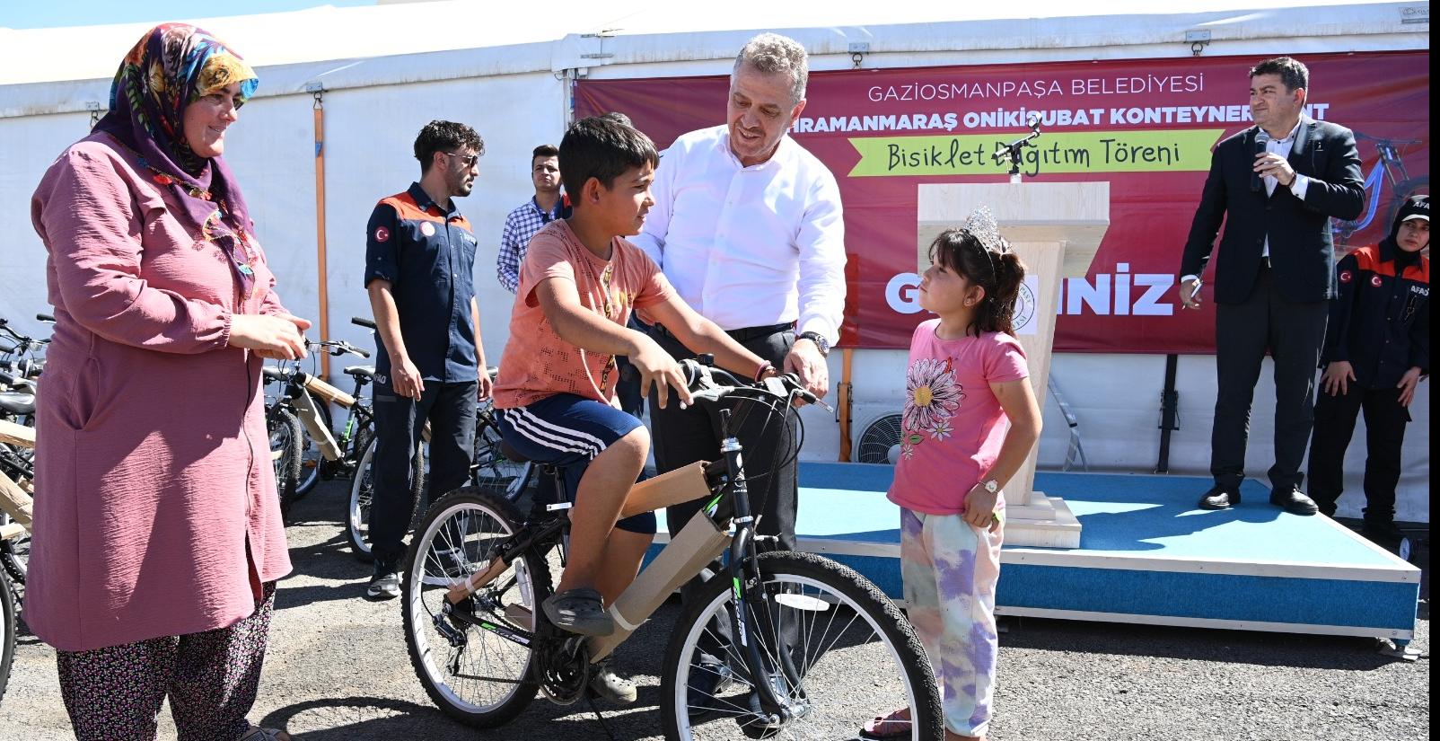 Gaziosmanpaşa Belediyesi Depremzede Çocuklara Bisiklet Hediye Etti