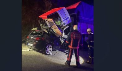 TIR ile otomobil kafa kafaya çarpıştı: Feci kazada 3 kişi hayatını kaybetti